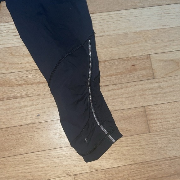 Lululemon D Black Crop Leggings-4 - Picture 2 of 5